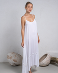 Vestido largo Leyla de MIRA Boutique, rayón crepe blanco con tirantes ajustables – vista principal